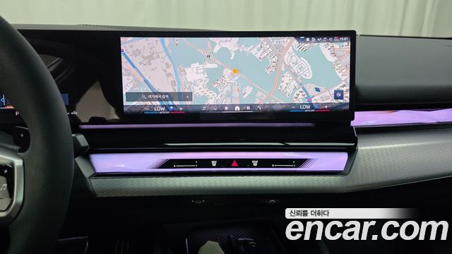 BMW 5-Series 2025 — photo 20