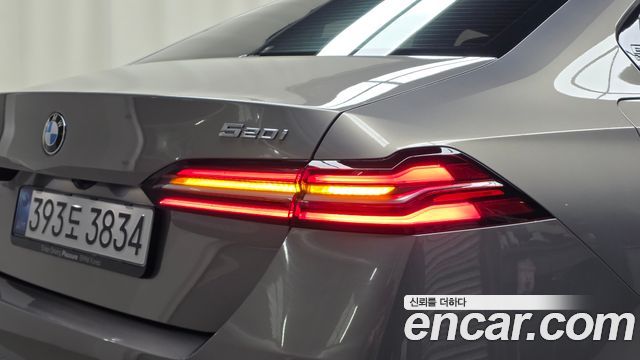 BMW 5-Series 2025 — photo 9