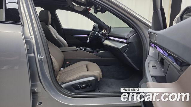 BMW 5-Series 2025 — photo 16