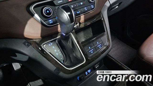 Hyundai Starex 2019 — photo 9