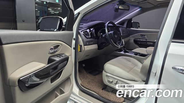Kia Canival 2016 — photo 10