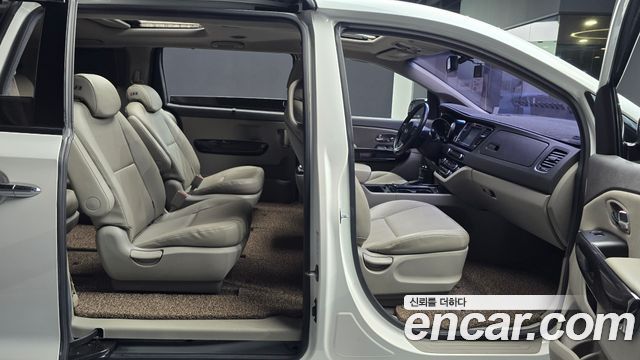 Kia Canival 2016 — photo 11