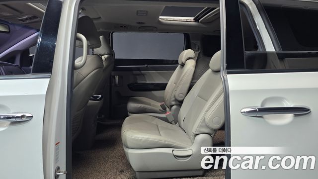 Kia Canival 2016 — photo 12