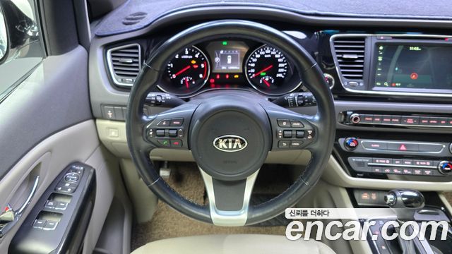 Kia Canival 2016 — photo 13