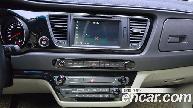 Kia Canival 2016 — photo 14