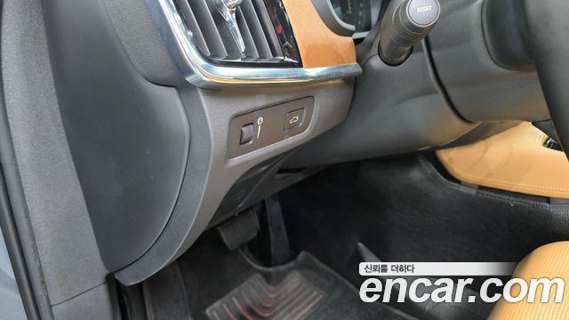 Volvo S90 2019 — photo 25