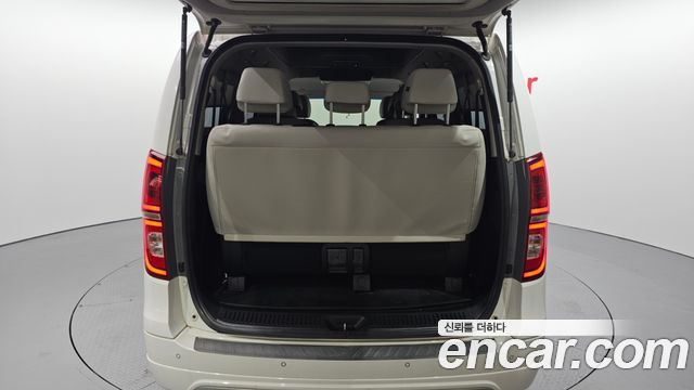 Hyundai Starex 2019 — photo 17