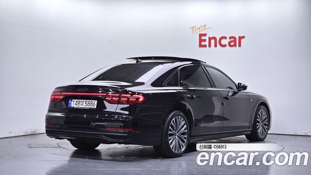 Audi A8 2022 — photo 2