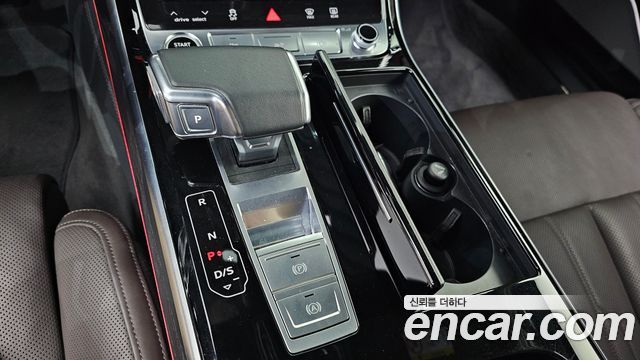 Audi A8 2022 — photo 12