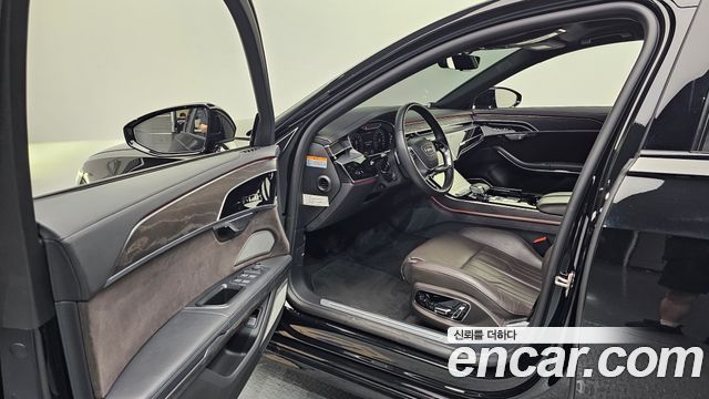 Audi A8 2022 — photo 13