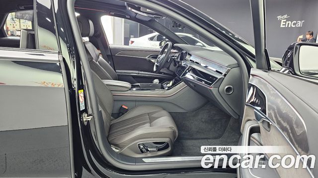 Audi A8 2022 — photo 17