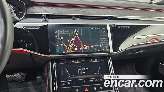 Audi A8 2022 — photo 20
