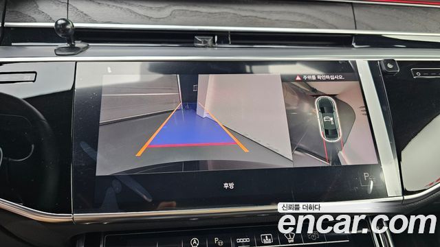 Audi A8 2022 — photo 21