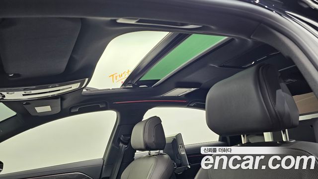 Audi A8 2022 — photo 25