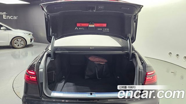 Audi A8 2022 — photo 26