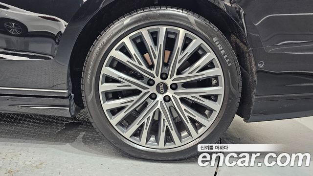 Audi A8 2022 — photo 7