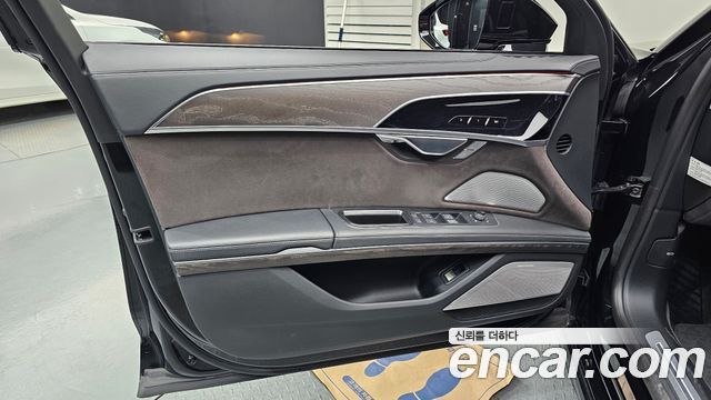 Audi A8 2022 — photo 14