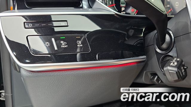 Audi A8 2022 — photo 27