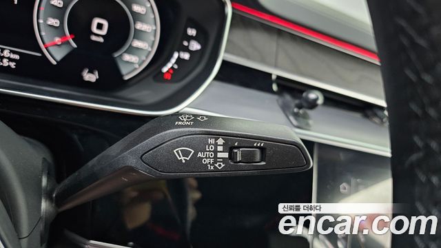 Audi A8 2022 — photo 28