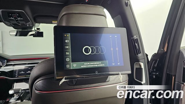Audi A8 2022 — photo 29