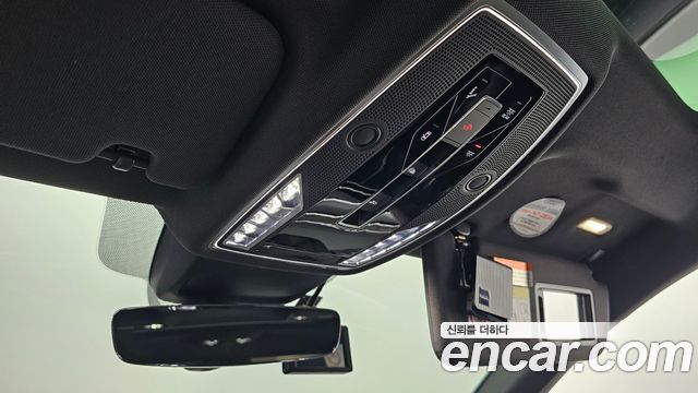 Audi A8 2022 — photo 31