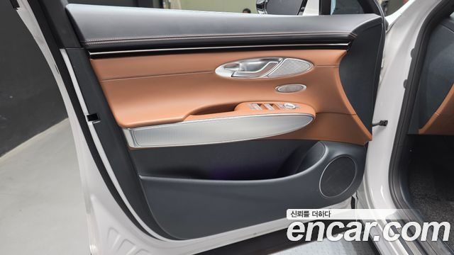Genesis GV70 2023 — photo 14