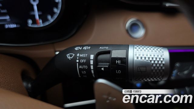 Genesis GV70 2023 — photo 27