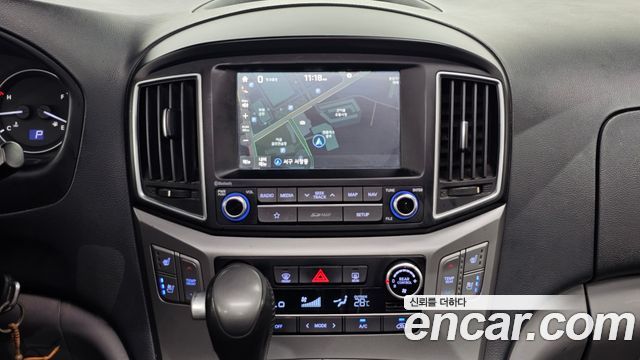 Hyundai Starex 2018 — photo 12