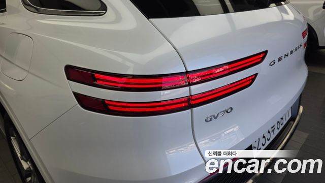 Genesis GV70 2024 — photo 9