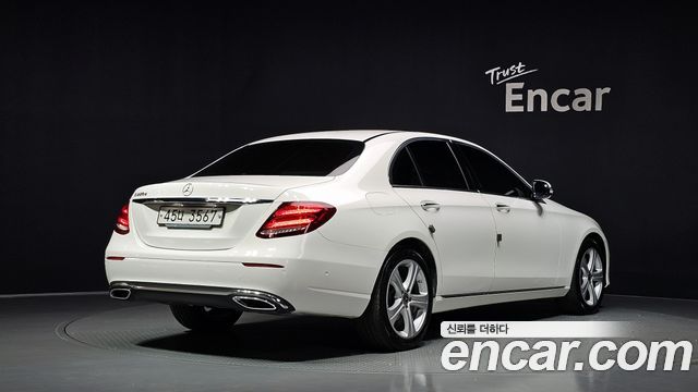 Mercedes-Benz E-Class 2018 — photo 2