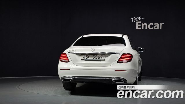 Mercedes-Benz E-Class 2018 — photo 4