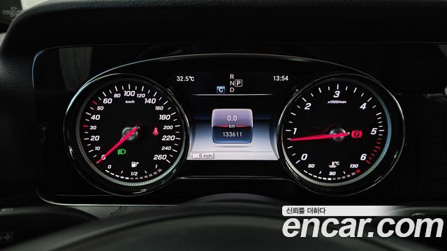 Mercedes-Benz E-Class 2018 — photo 11