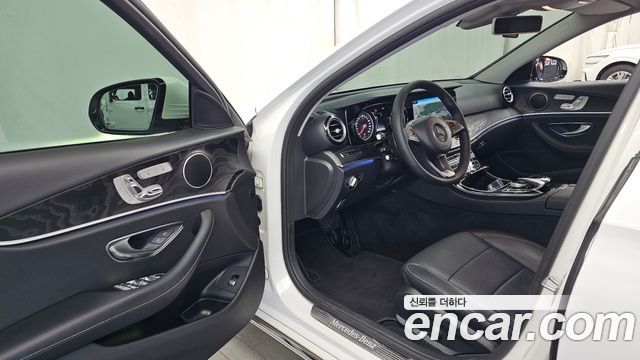 Mercedes-Benz E-Class 2018 — photo 13
