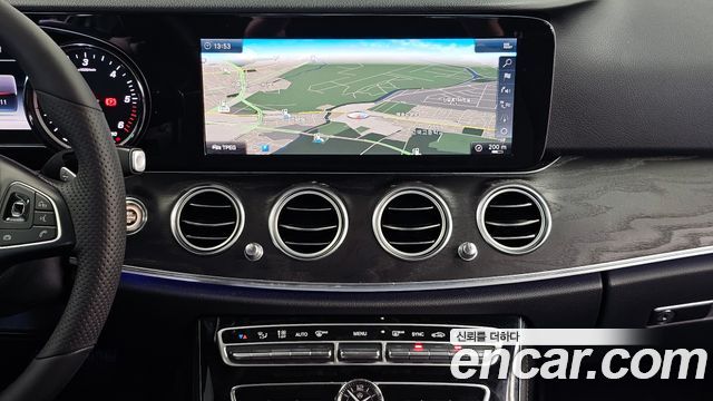 Mercedes-Benz E-Class 2018 — photo 20