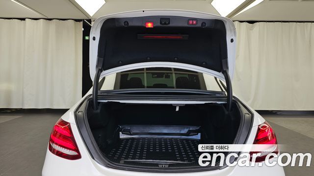 Mercedes-Benz E-Class 2018 — photo 26