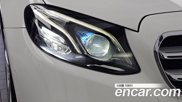 Mercedes-Benz E-Class 2018 — photo 8