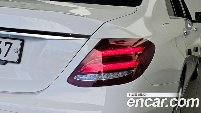 Mercedes-Benz E-Class 2018 — photo 9