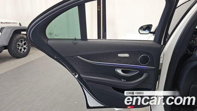 Mercedes-Benz E-Class 2018 — photo 15