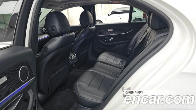 Mercedes-Benz E-Class 2018 — photo 16