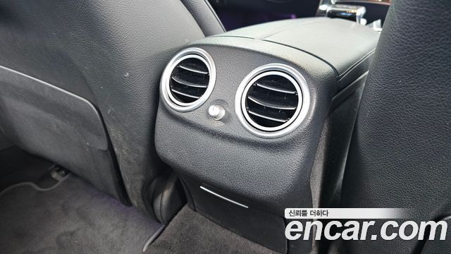 Mercedes-Benz E-Class 2018 — photo 32