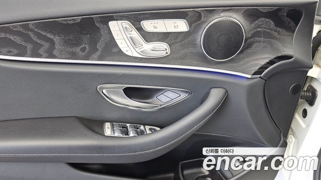 Mercedes-Benz E-Class 2018 — photo 33