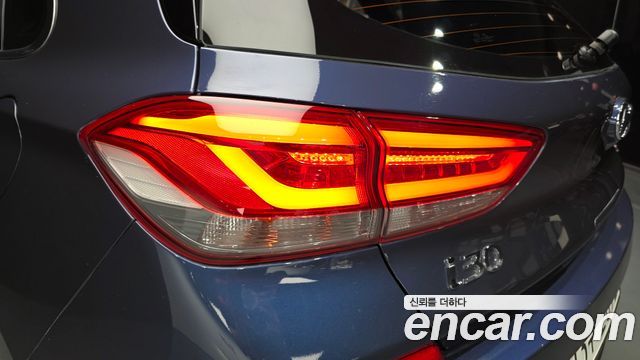 Hyundai i30 2017 — photo 9