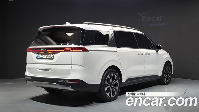 Kia Canival 2023 — photo 2