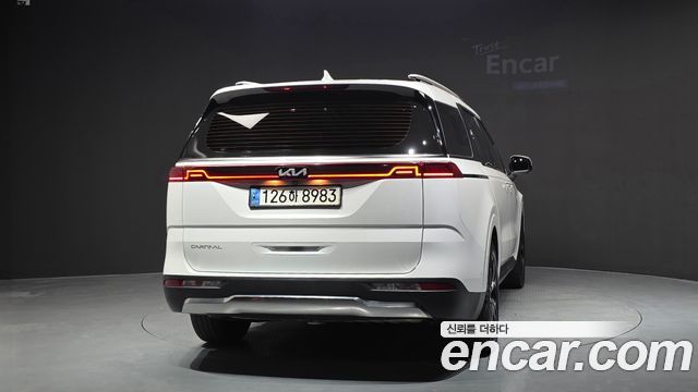 Kia Canival 2023 — photo 4