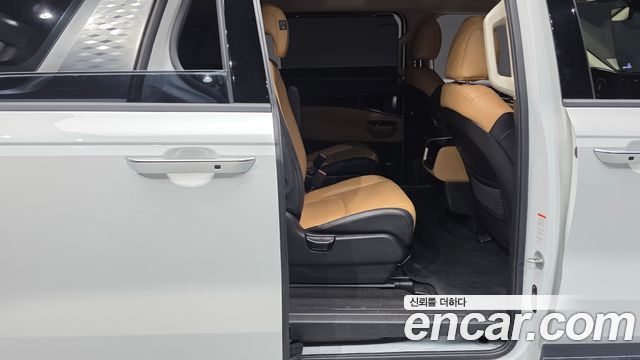 Kia Canival 2023 — photo 12