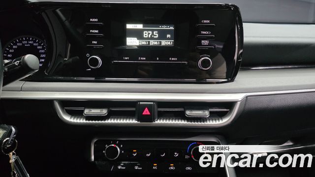 Kia K5 2023 — photo 17
