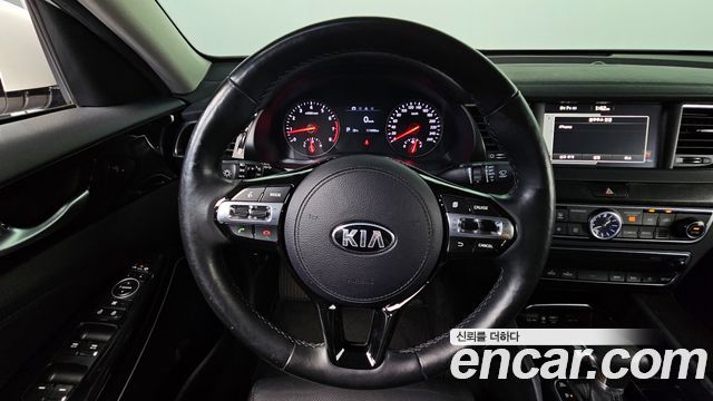 Kia K7 2017 — photo 11