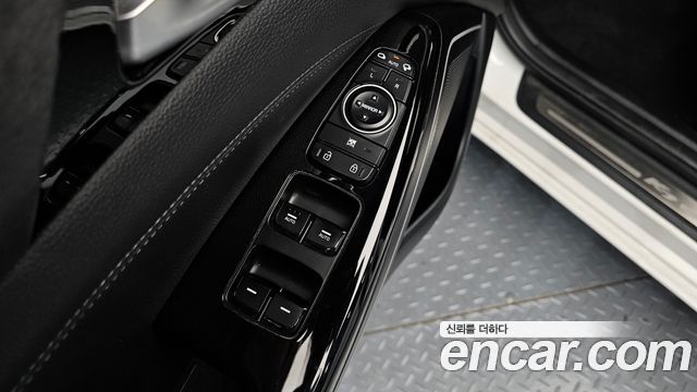 Kia K7 2017 — photo 18