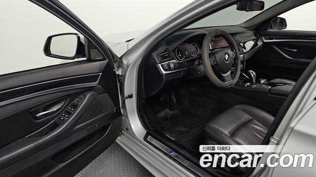 BMW 5-Series 2016 — photo 11