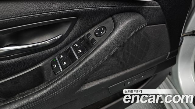 BMW 5-Series 2016 — photo 17